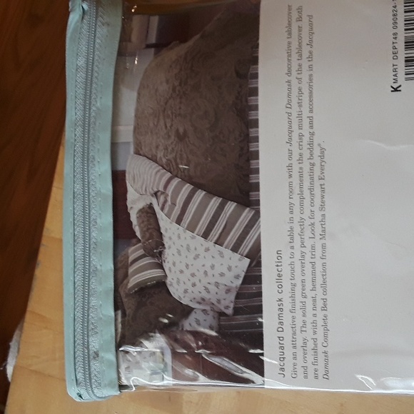 Martha Stewart Everyday Tablecover & Overlay Jaquard Damask. NEW - Picture 3 of 8